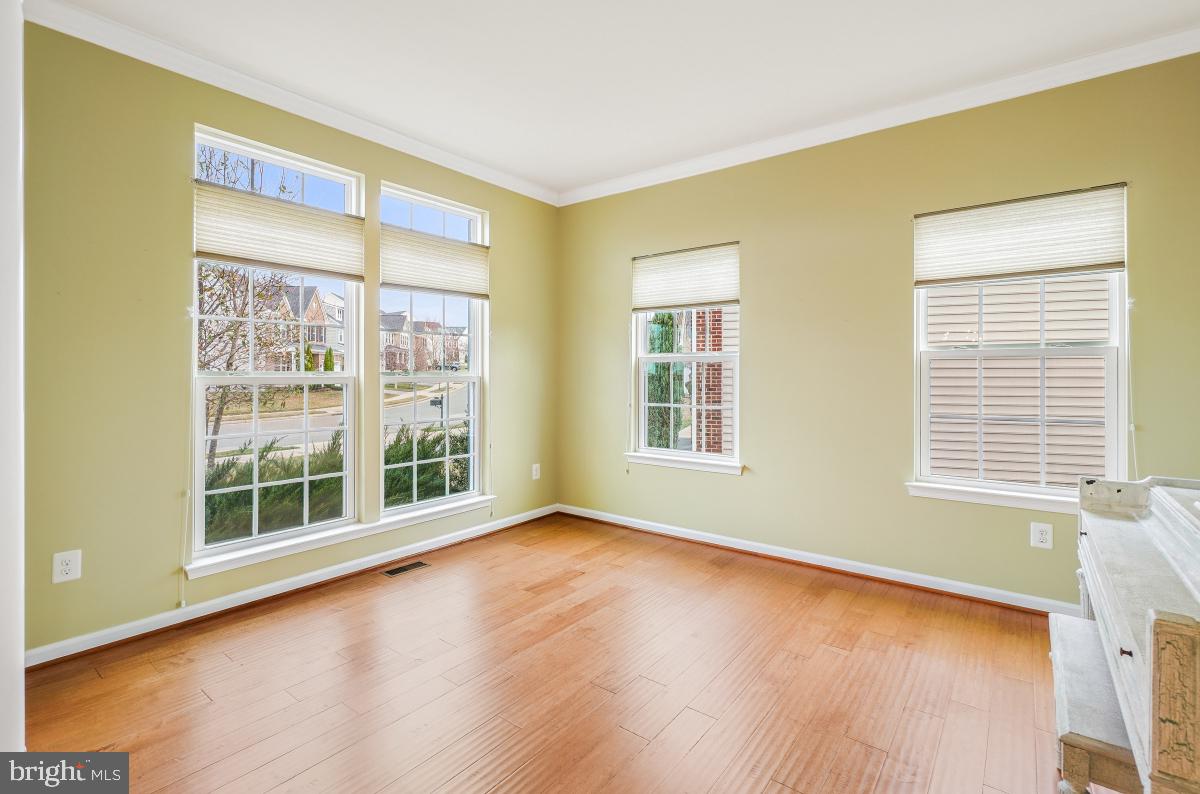 MAY'S QUARTER - Residential