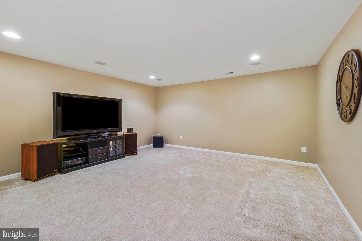 MAY'S QUARTER - Residential