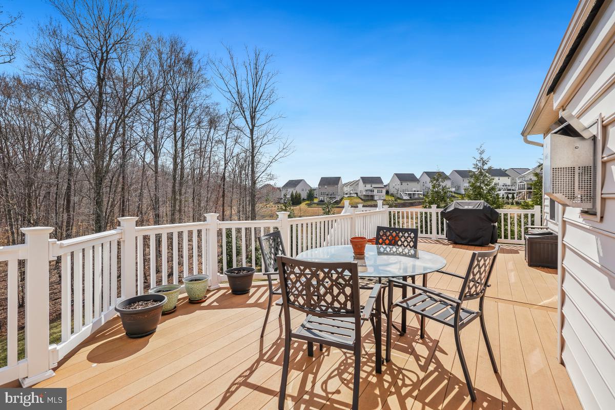 MAY'S QUARTER - Residential