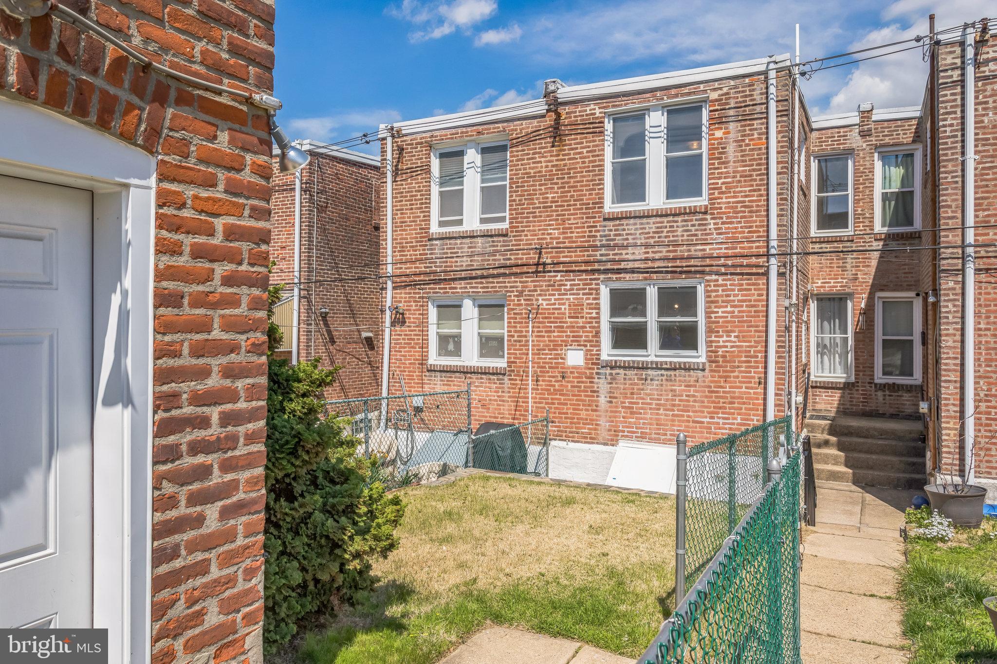 ROXBOROUGH - Residential