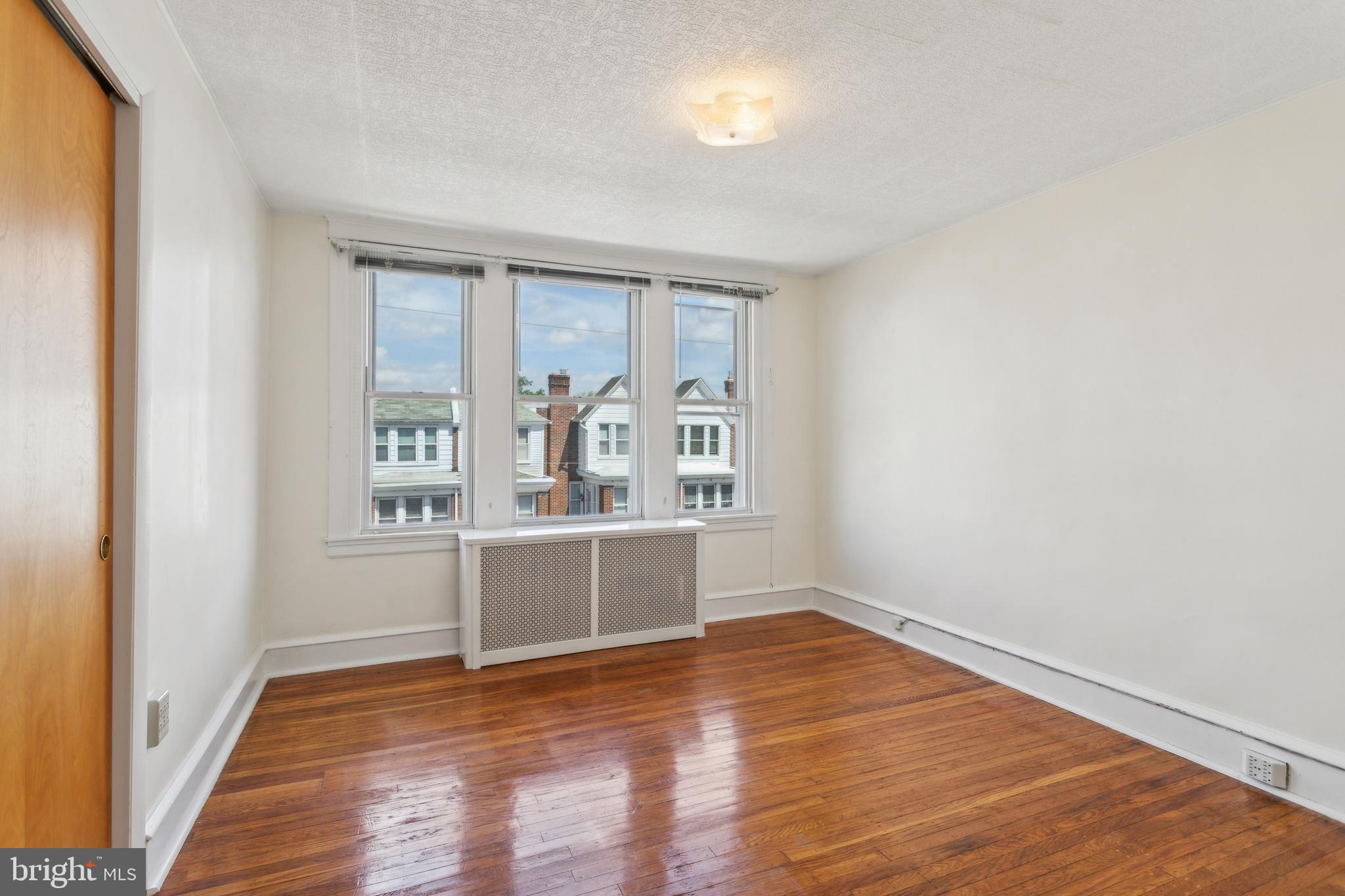 ROXBOROUGH - Residential