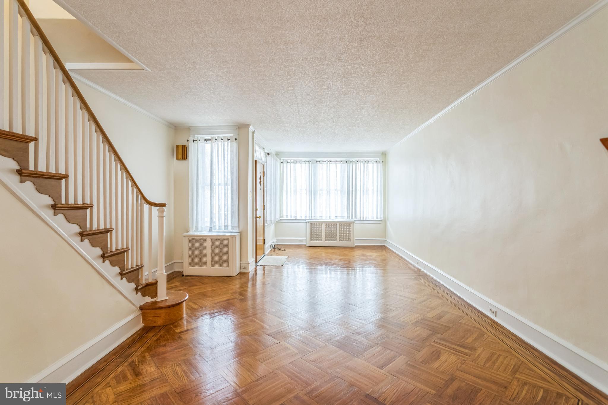 ROXBOROUGH - Residential