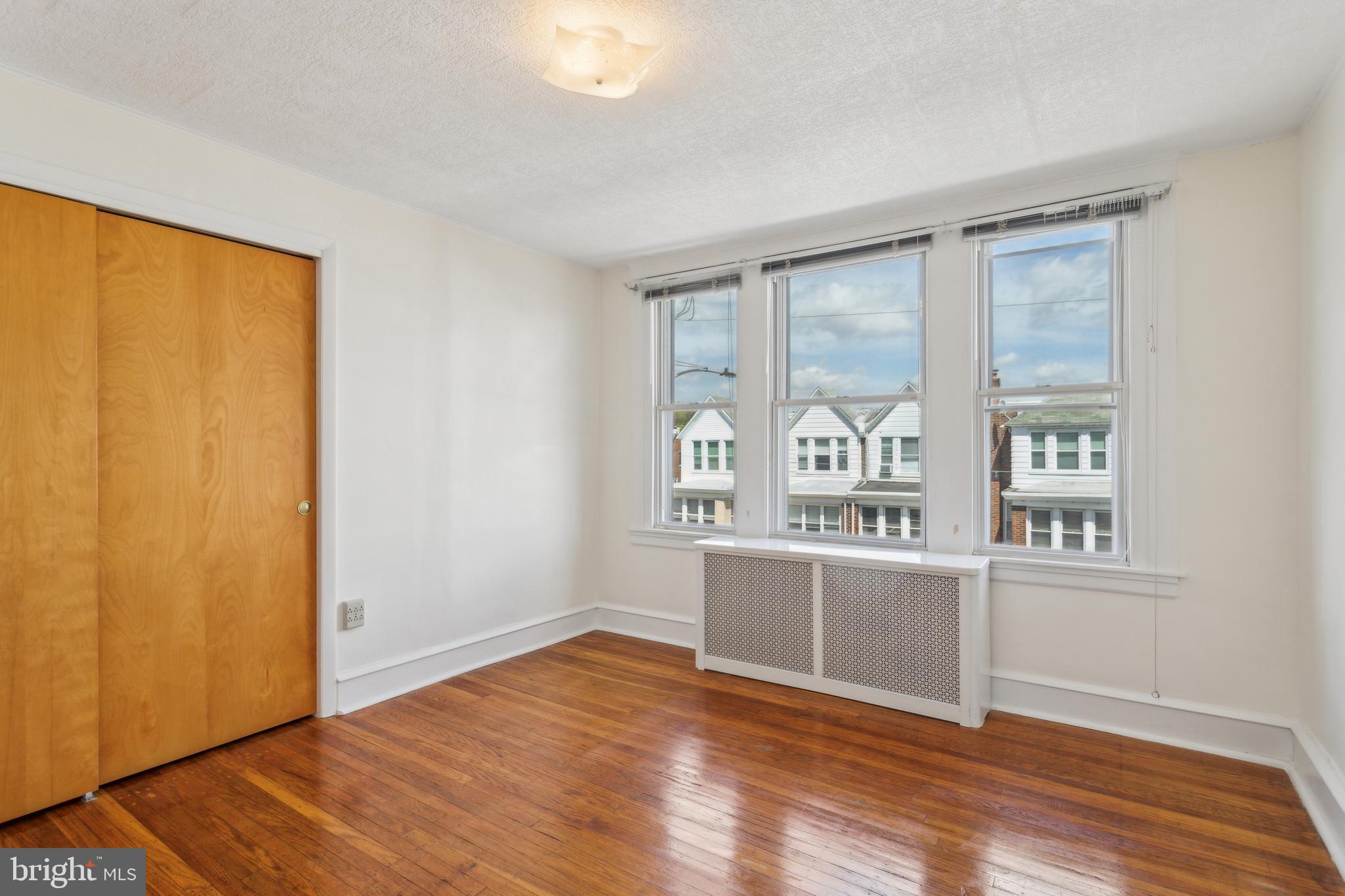 ROXBOROUGH - Residential