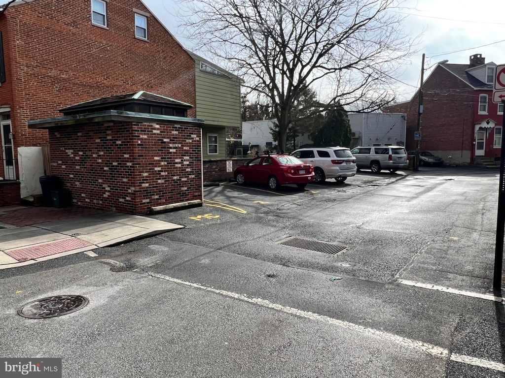 Photo of 250 E LEMON ST, LANCASTER, PA 17602 (MLS # PALA2031458)