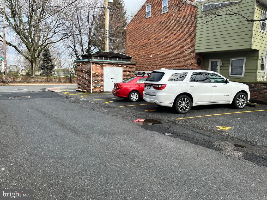 Photo of 250 E LEMON ST, LANCASTER, PA 17602 (MLS # PALA2031458)