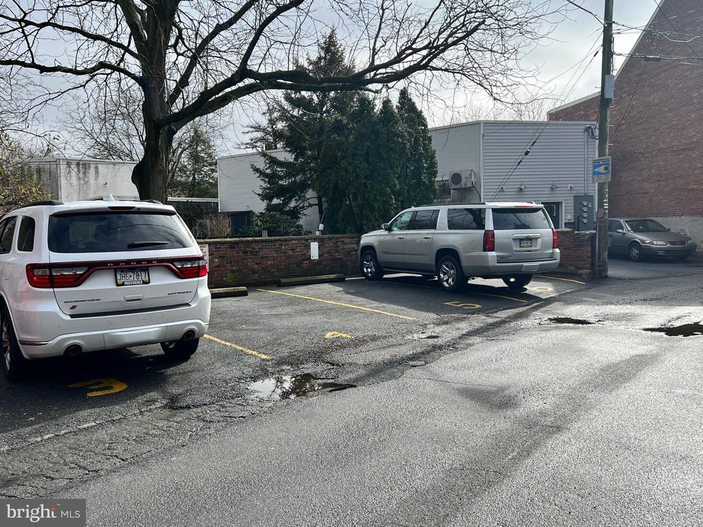 Photo of 250 E LEMON ST, LANCASTER, PA 17602 (MLS # PALA2031458)