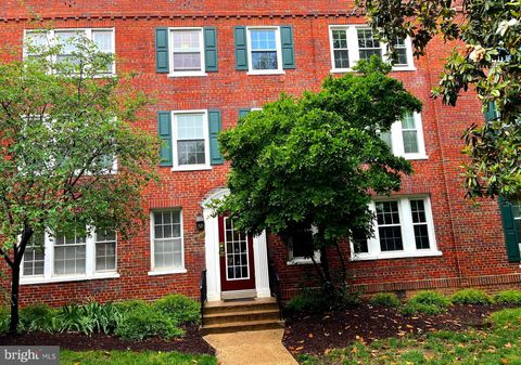 Photo of 1811 Key Boulevard #532, ARLINGTON, VA 22201 (MLS # VAAR2073816)