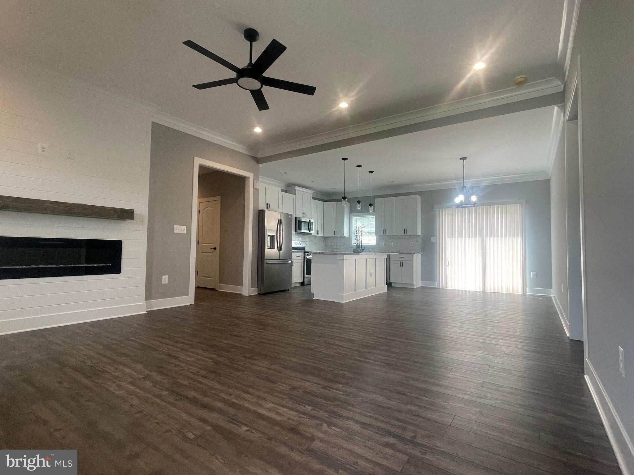 845 ROYAL WAY