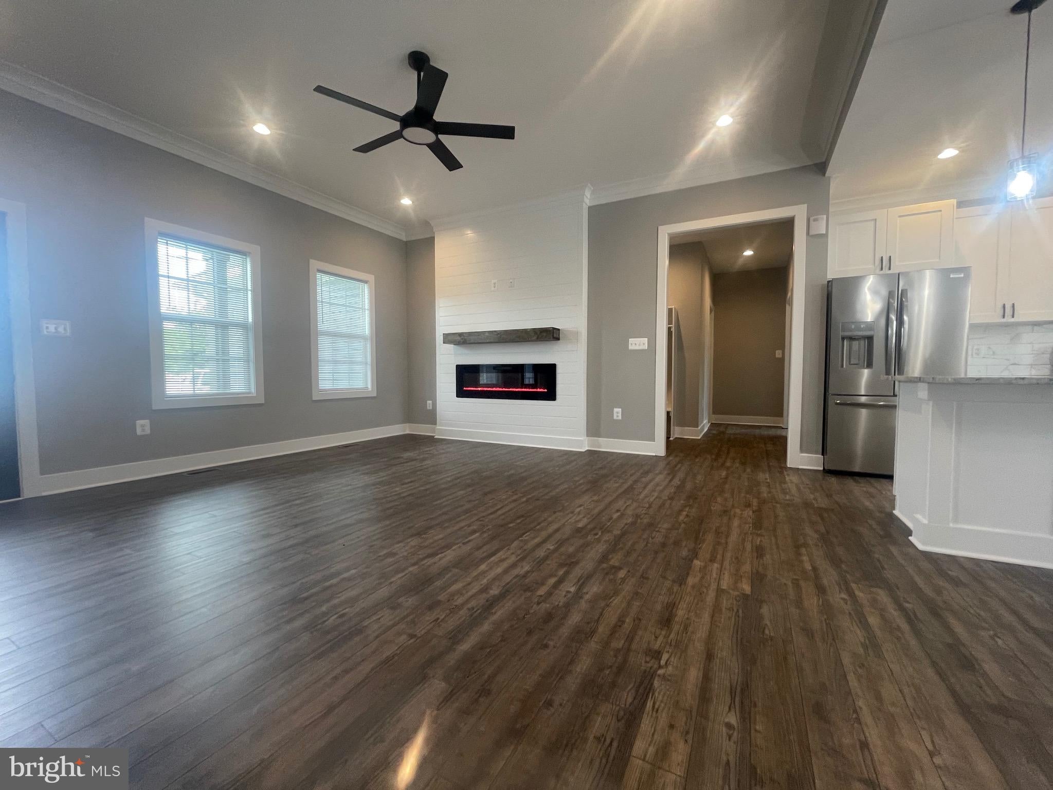 845 ROYAL WAY