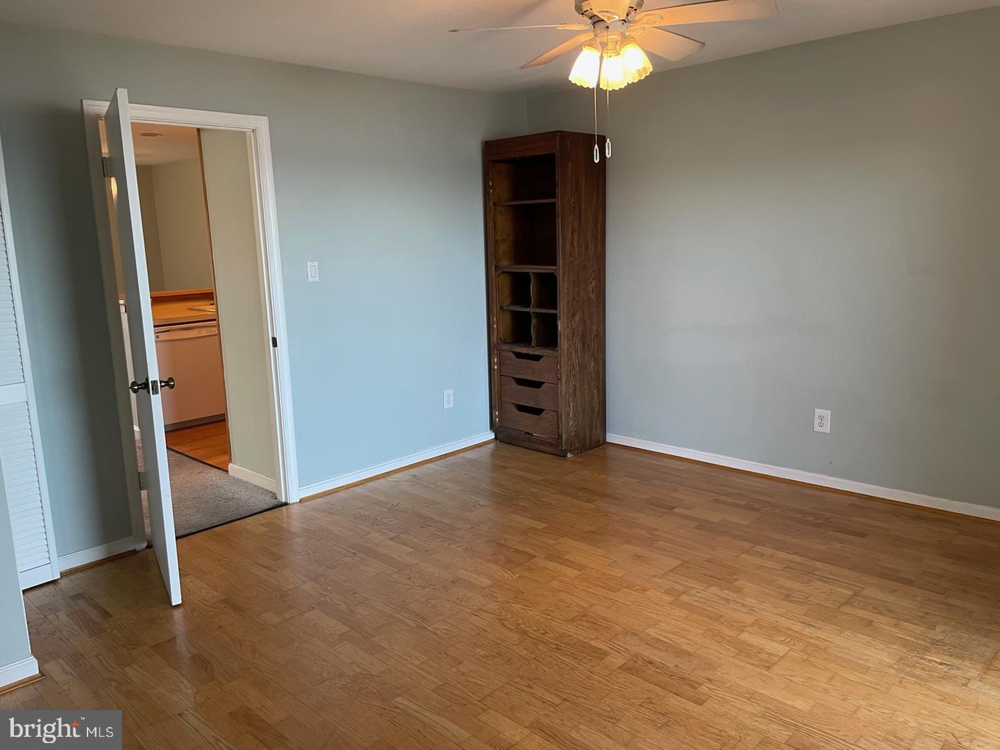 QUEENS LANDING - Residential