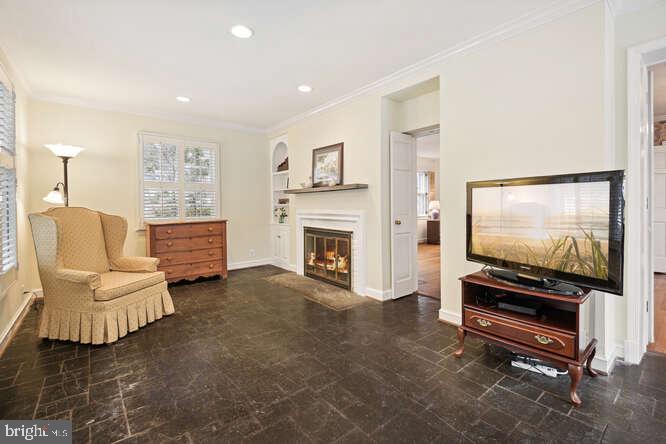 LOCUST HILL ESTATES - Residential