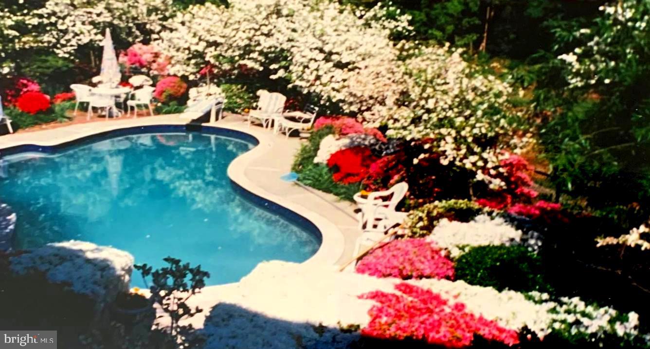 LOCUST HILL ESTATES - Residential