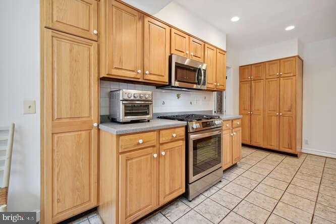 LOCUST HILL ESTATES - Residential