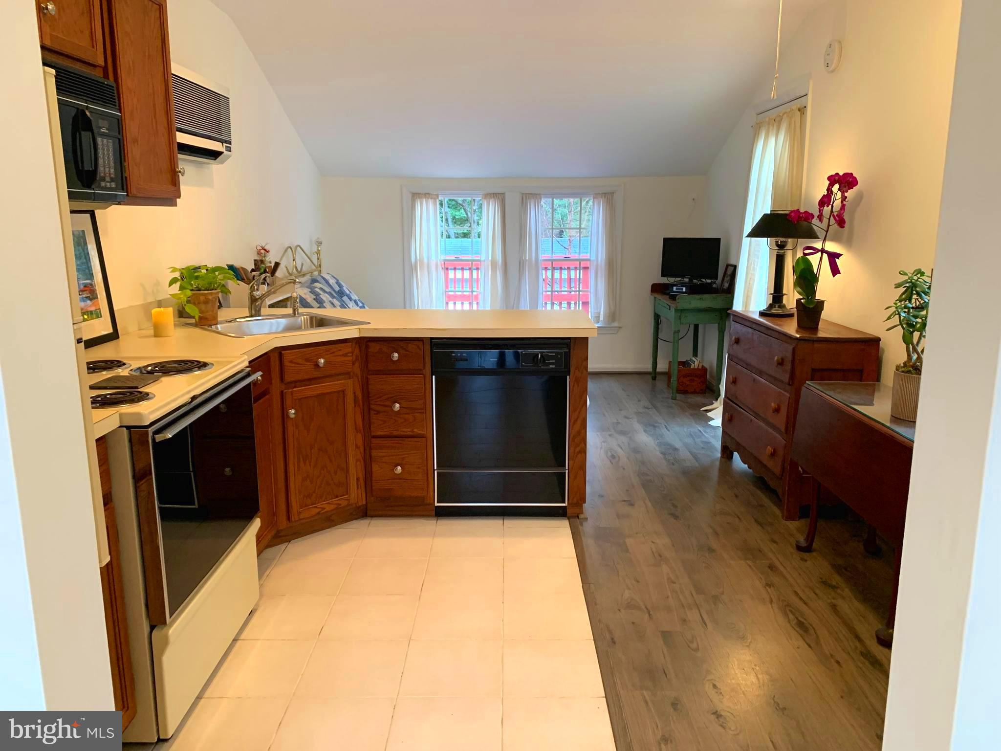 LOCUST HILL ESTATES - Residential