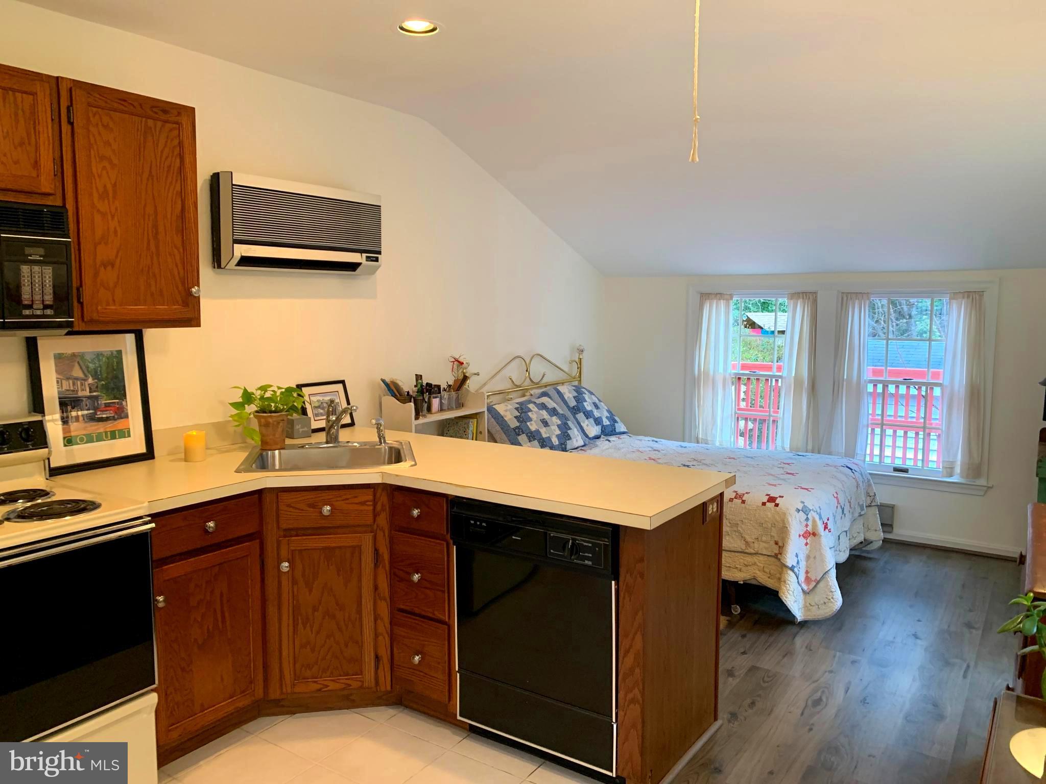 LOCUST HILL ESTATES - Residential