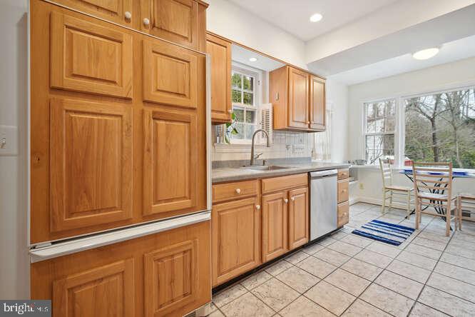 LOCUST HILL ESTATES - Residential