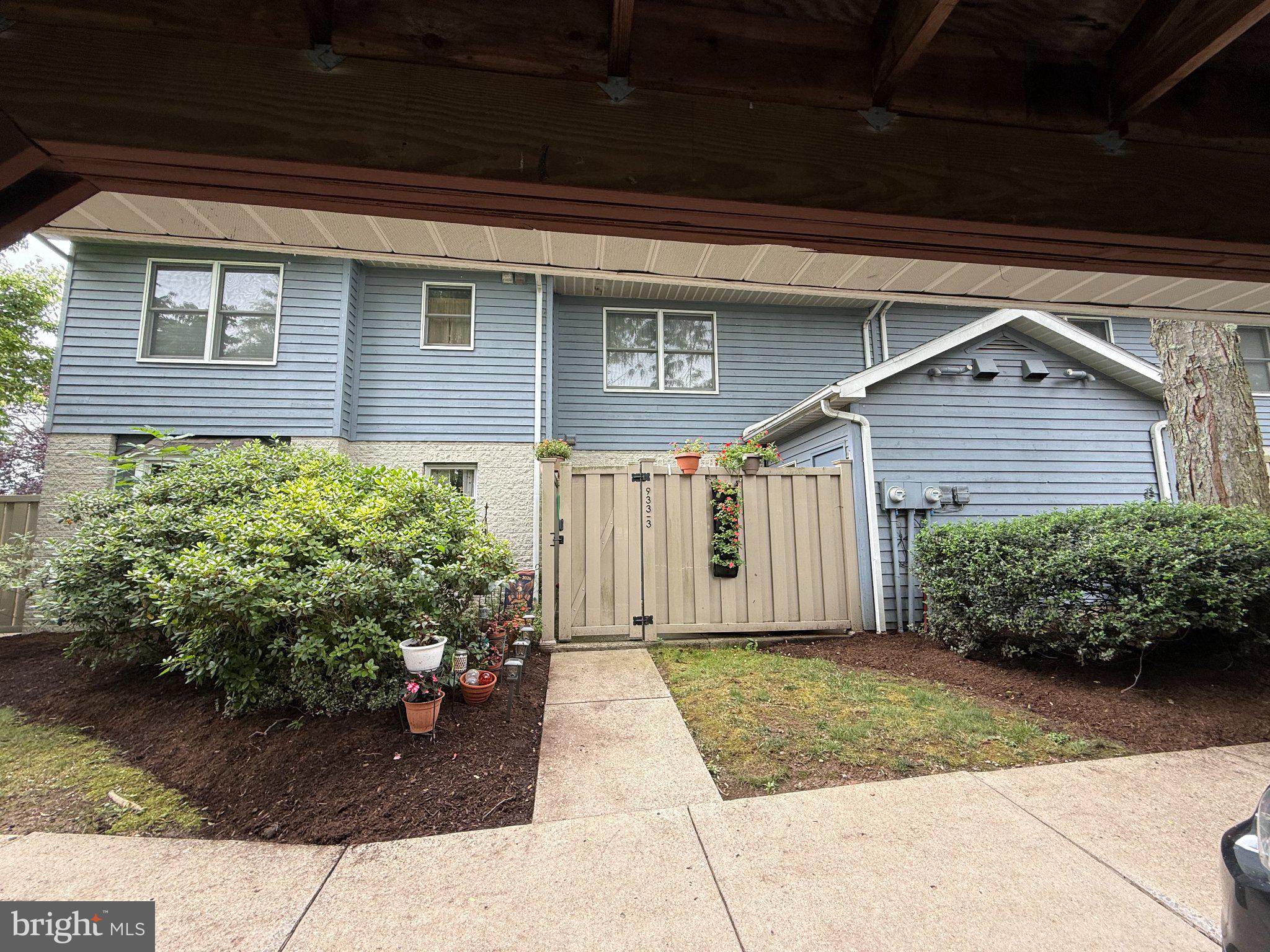 933 W WHITEHALL ROAD 3