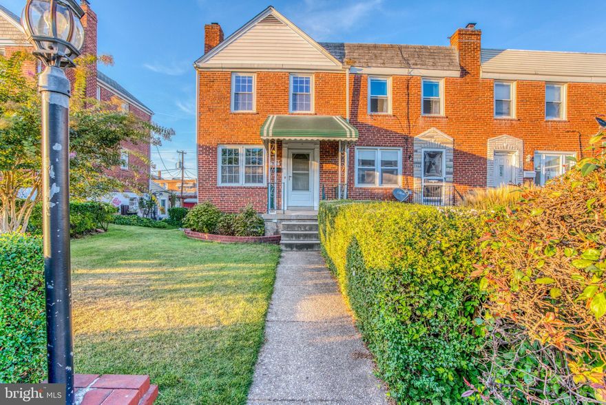 You will not be disappointed in this charming EOG Townhome. Spacious Living Room, 3 Generous Sized Bedrooms. Eat-In Terrace Kitchen w/Family Room/Sitting Room Addition w/Pellet Stove. Fenced Rear Yard. Sought after neighborhood with wide street for plenty of parking, Seller has done many updates. Price Below Market as home needs Paint & Carpet.