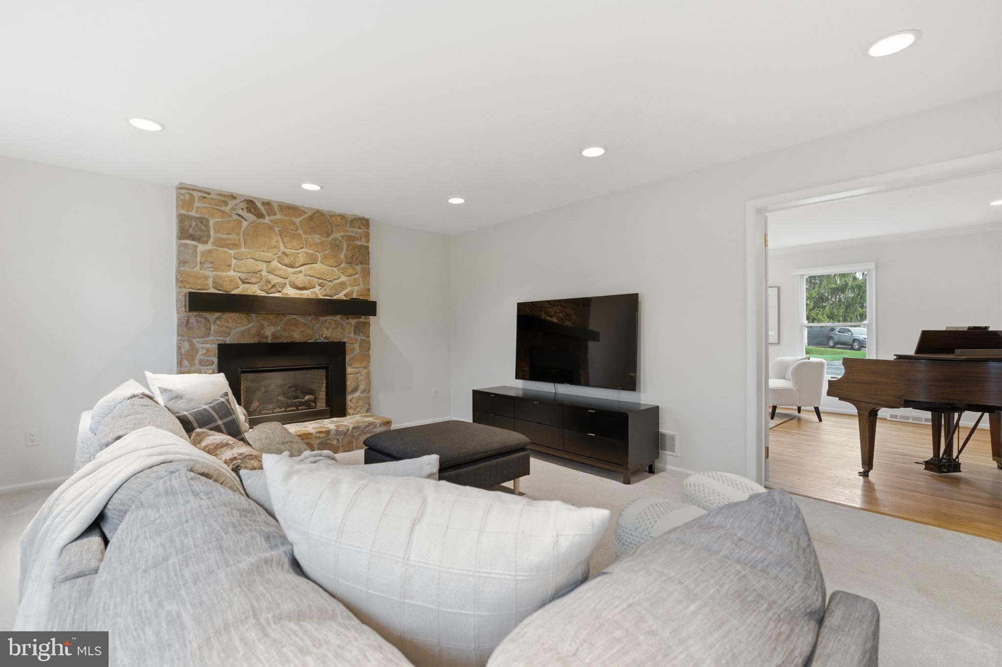 FOX FIELDS - Residential