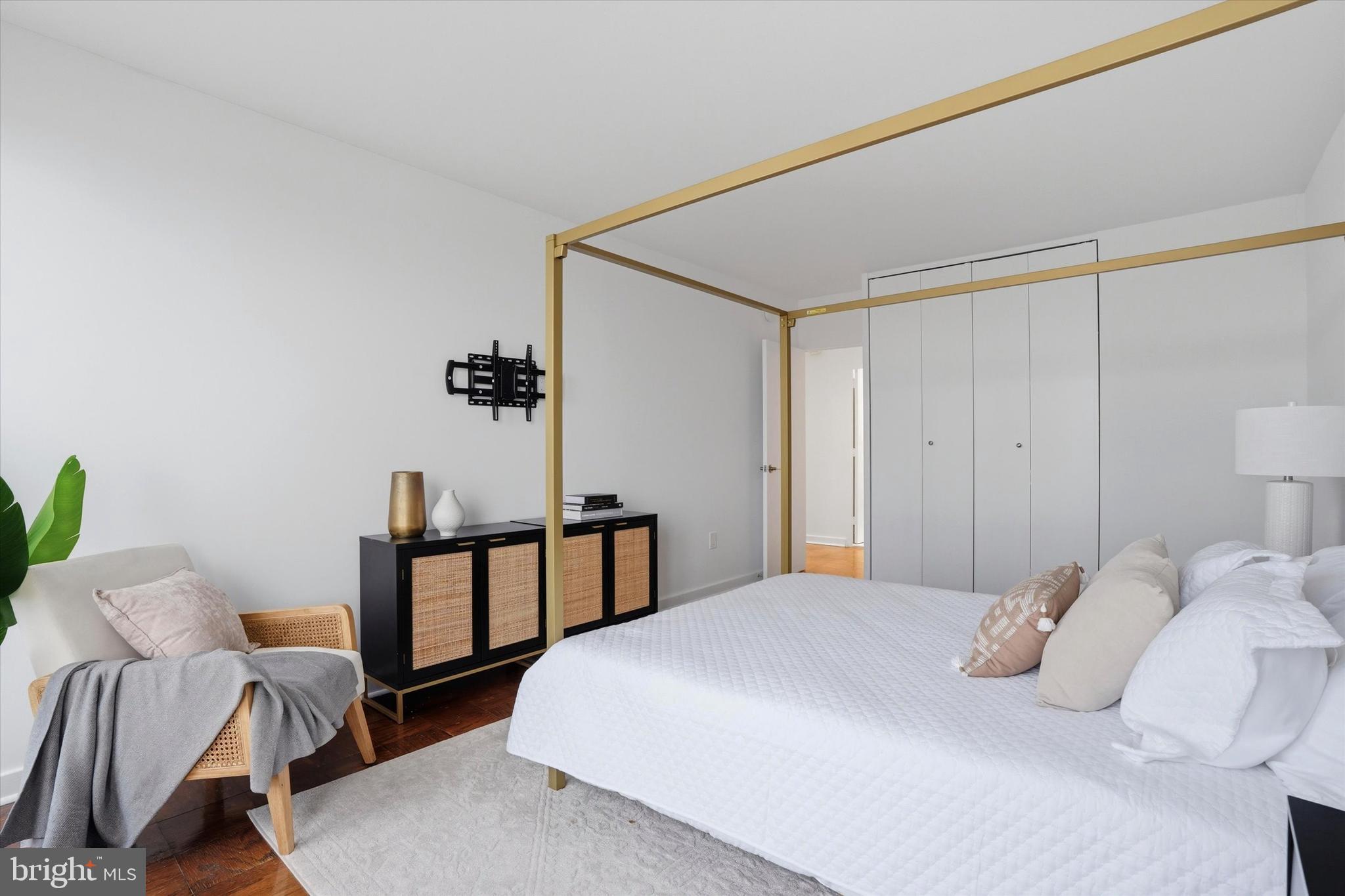 SOCIETY HILL - Residential