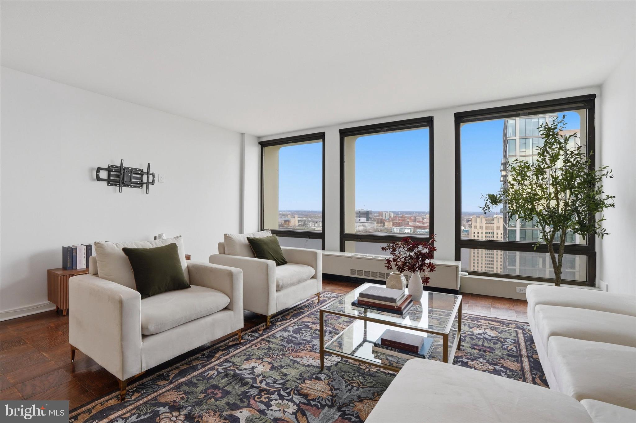 SOCIETY HILL - Residential