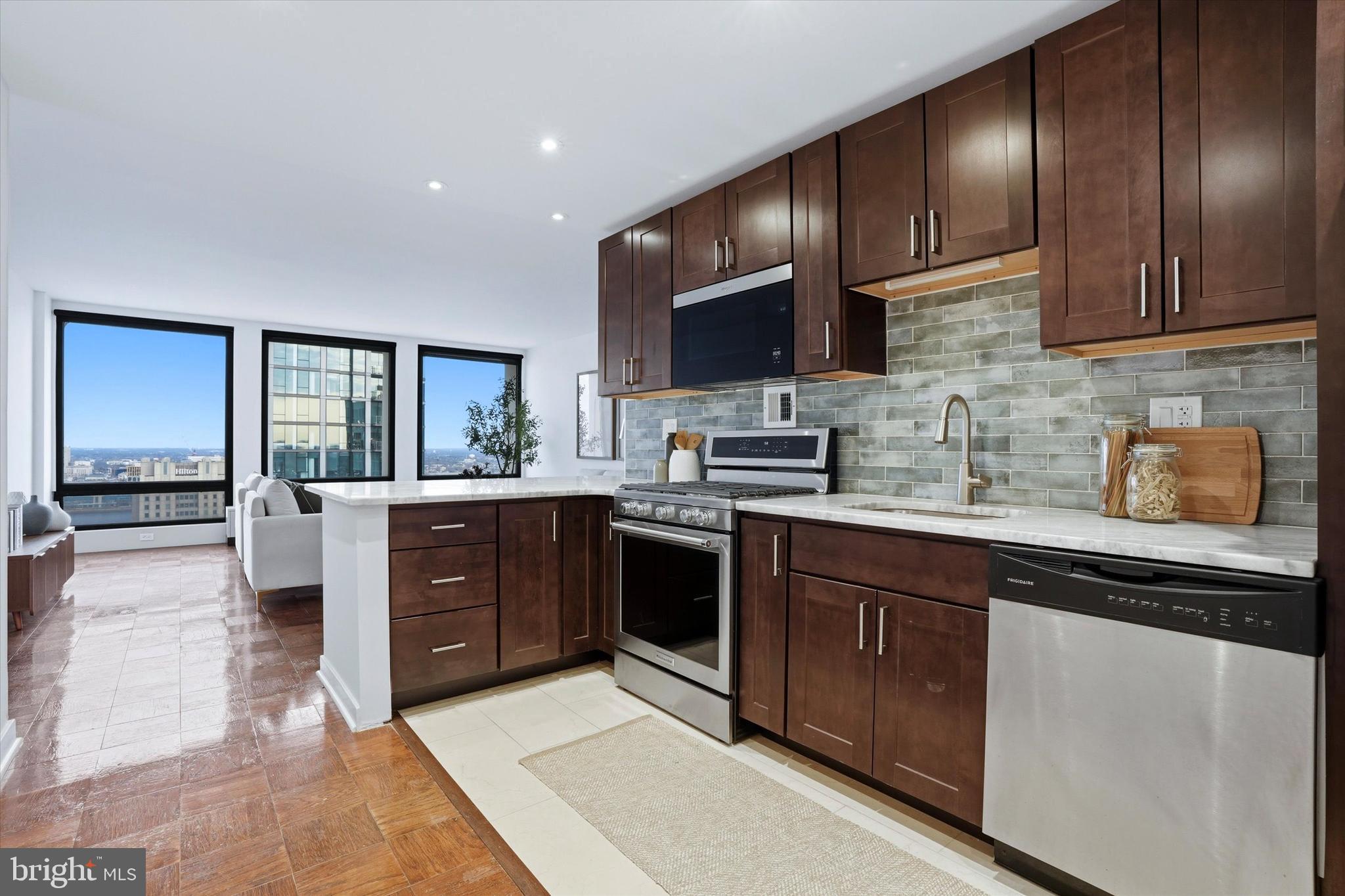 SOCIETY HILL - Residential