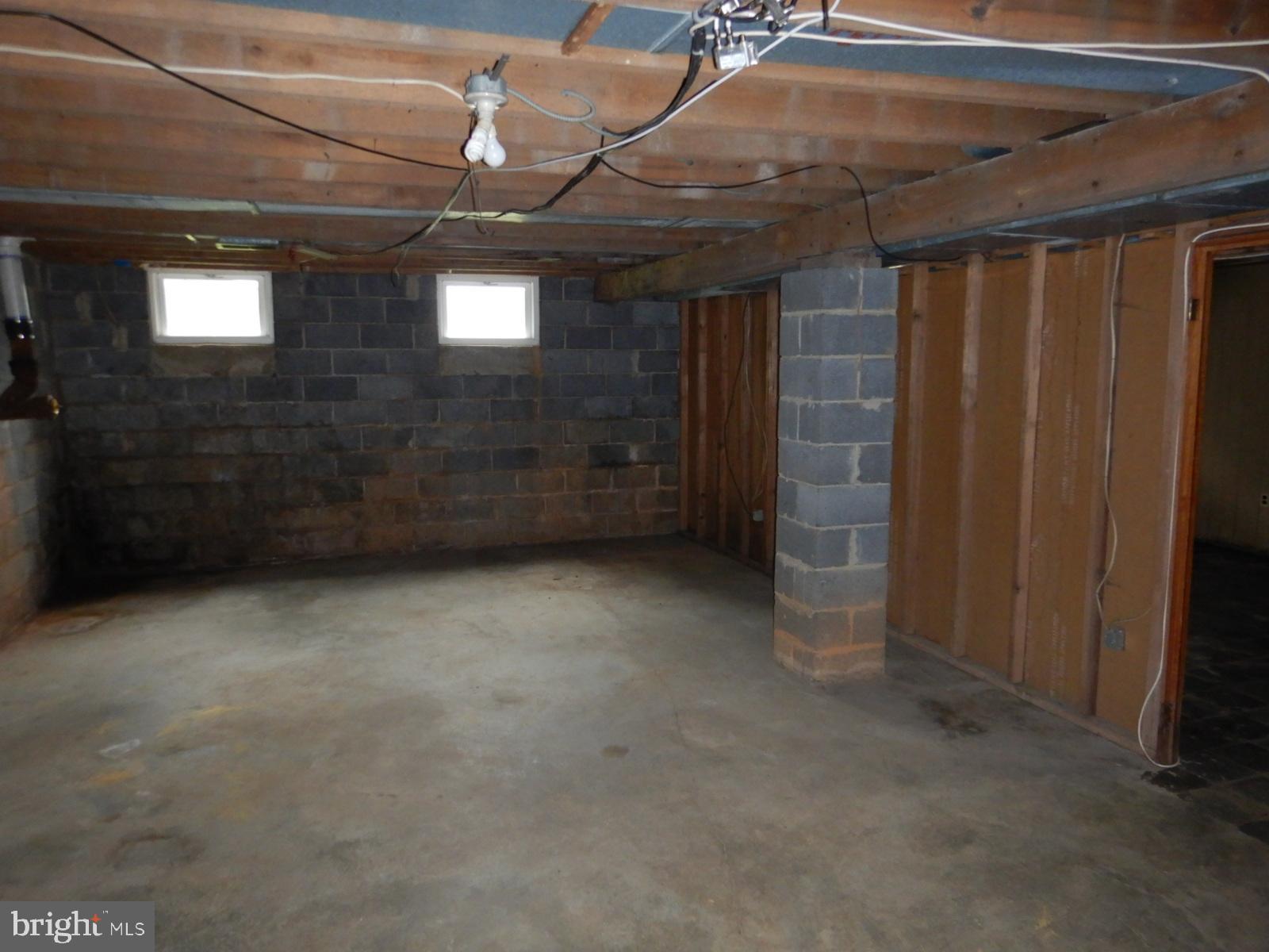 LAYTONSVILLE OUTSIDE - Residential