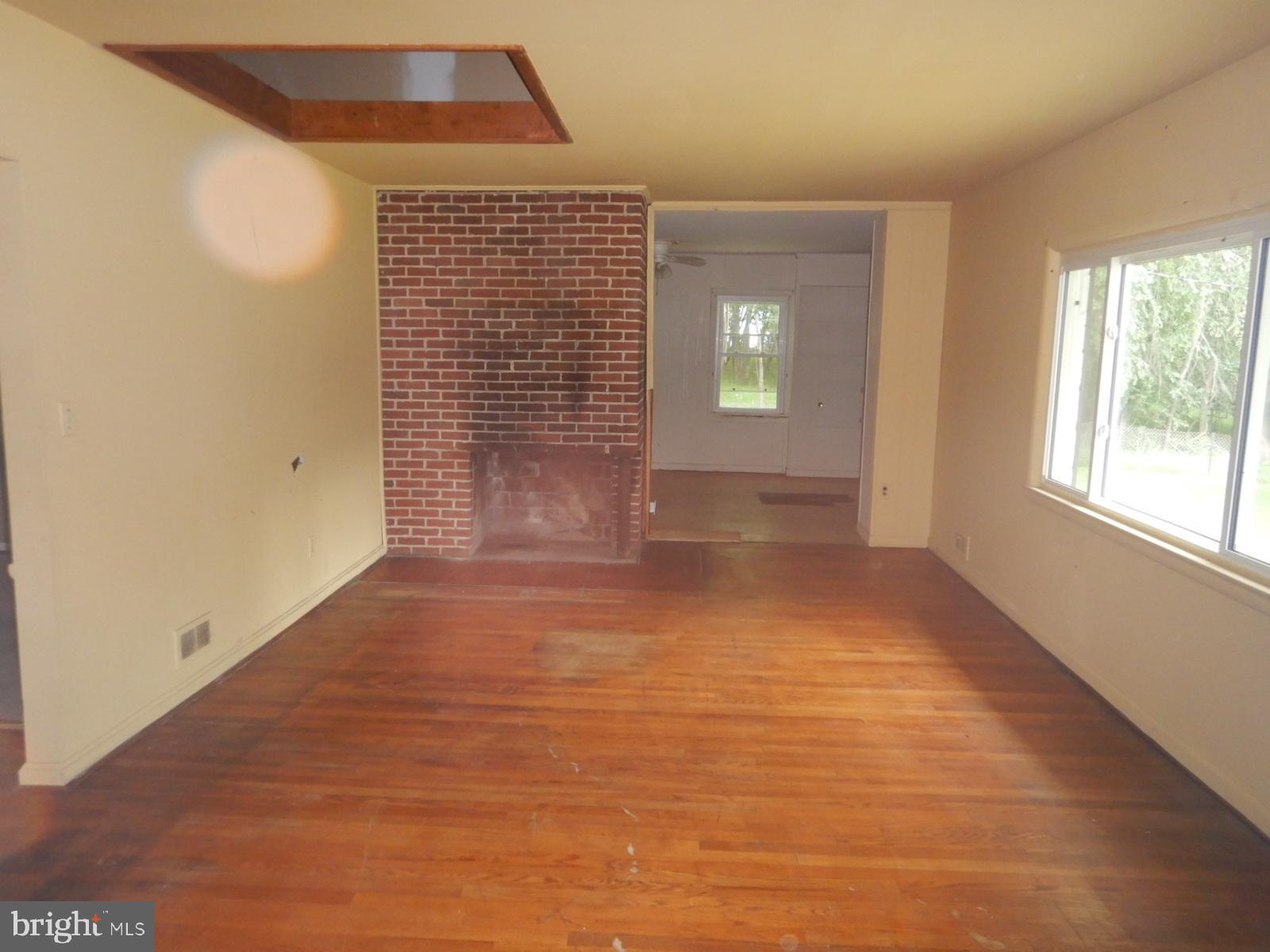 LAYTONSVILLE OUTSIDE - Residential