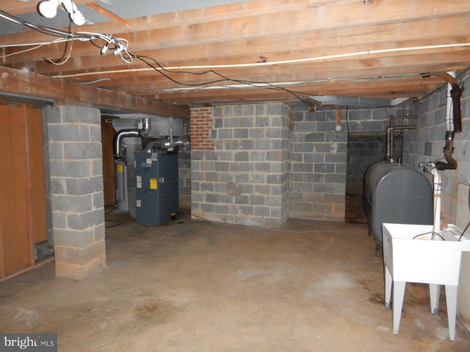 LAYTONSVILLE OUTSIDE - Residential