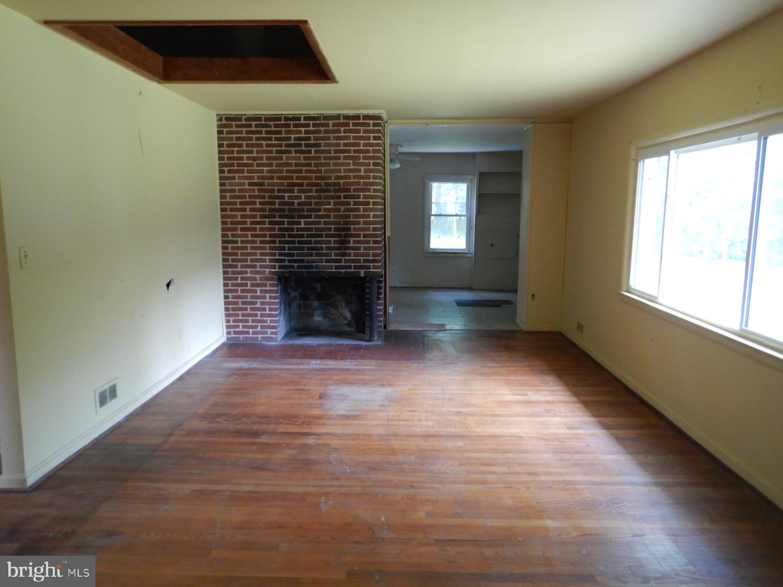 LAYTONSVILLE OUTSIDE - Residential