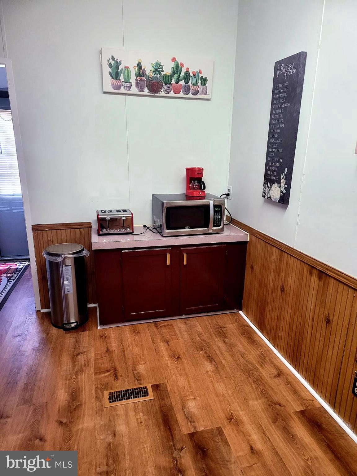 MIDWAY MOBILE VILLAGE - Residential