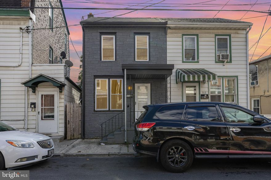 Looking for an affordable starter home or your next investment property?
510 Guilford Street is a great opportunity! This home offers 2 bedrooms, 1.5 bathrooms, and an extra living space to have a personal office or play room, along with brand new windows throughout.
Move-in ready and full of potential!!
Schedule your showing!!