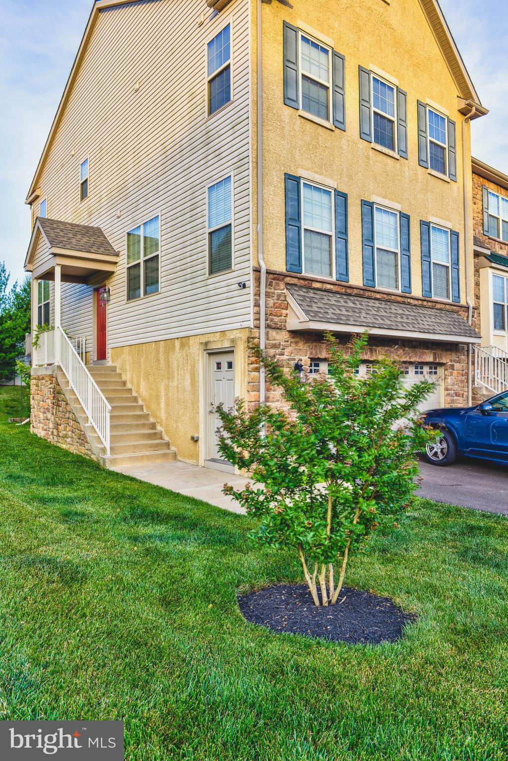 EMERALD WALK - Residential