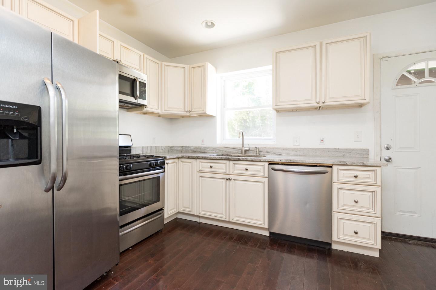 POINT BREEZE - Residential Lease