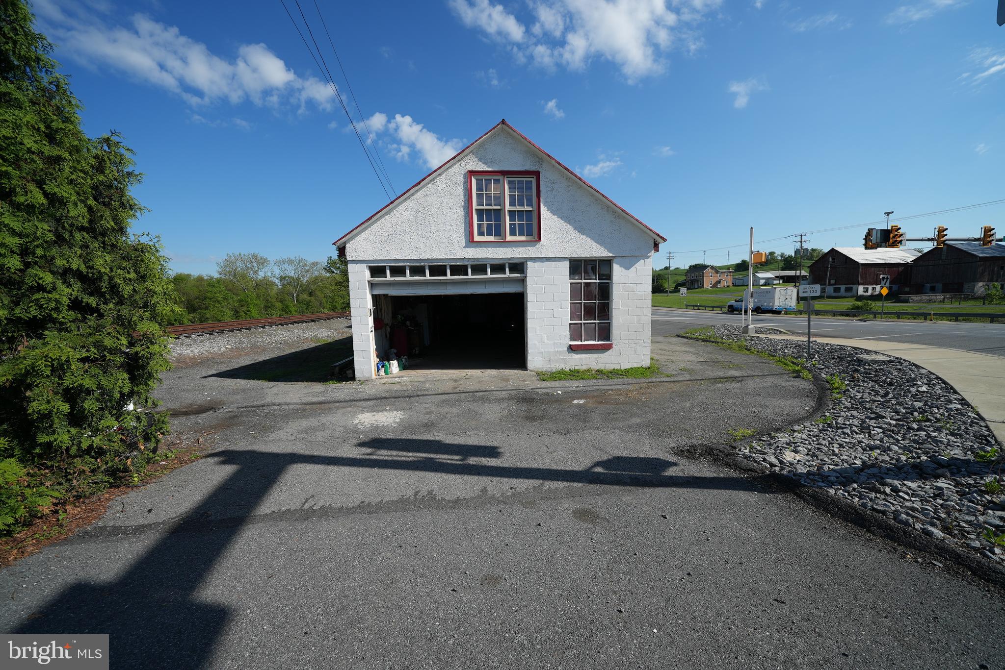 5806 POTTSVILLE PIKE