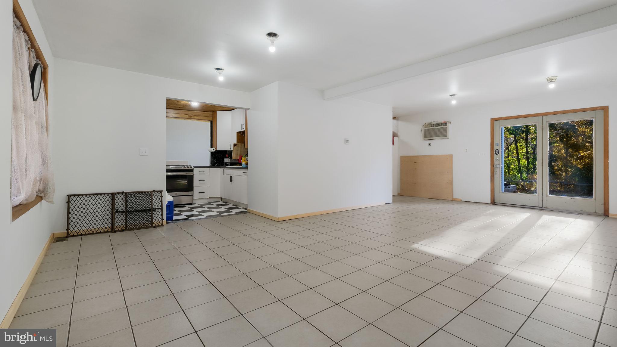 2943 E WALNUT STREET