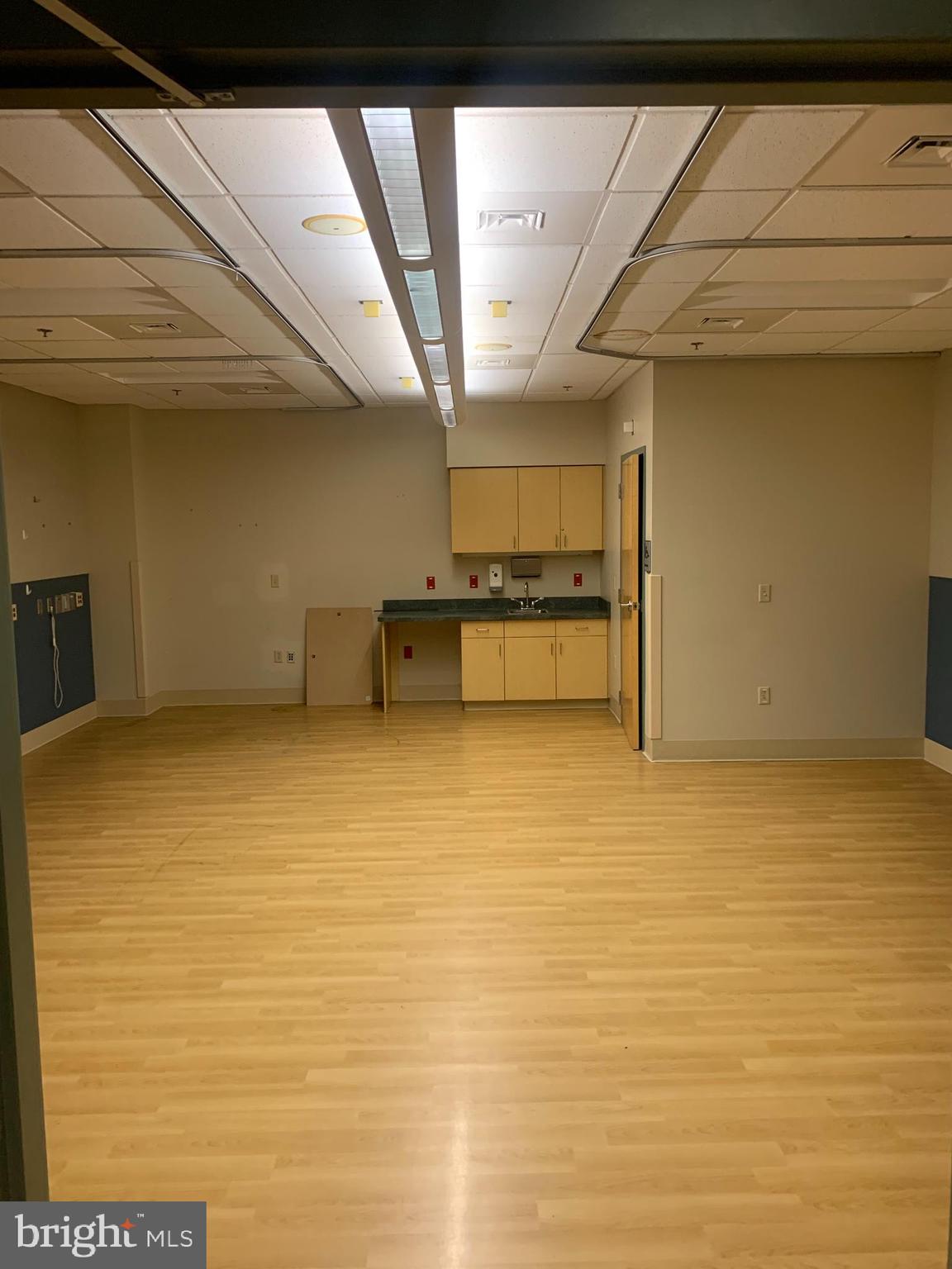 LANCASTER - Commercial Lease