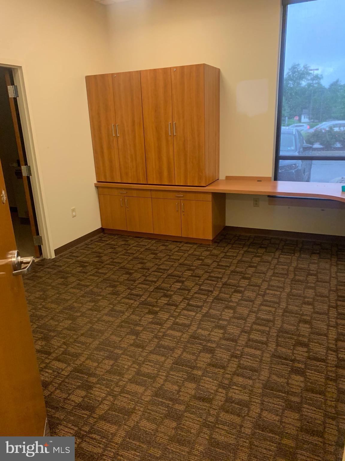 LANCASTER - Commercial Lease