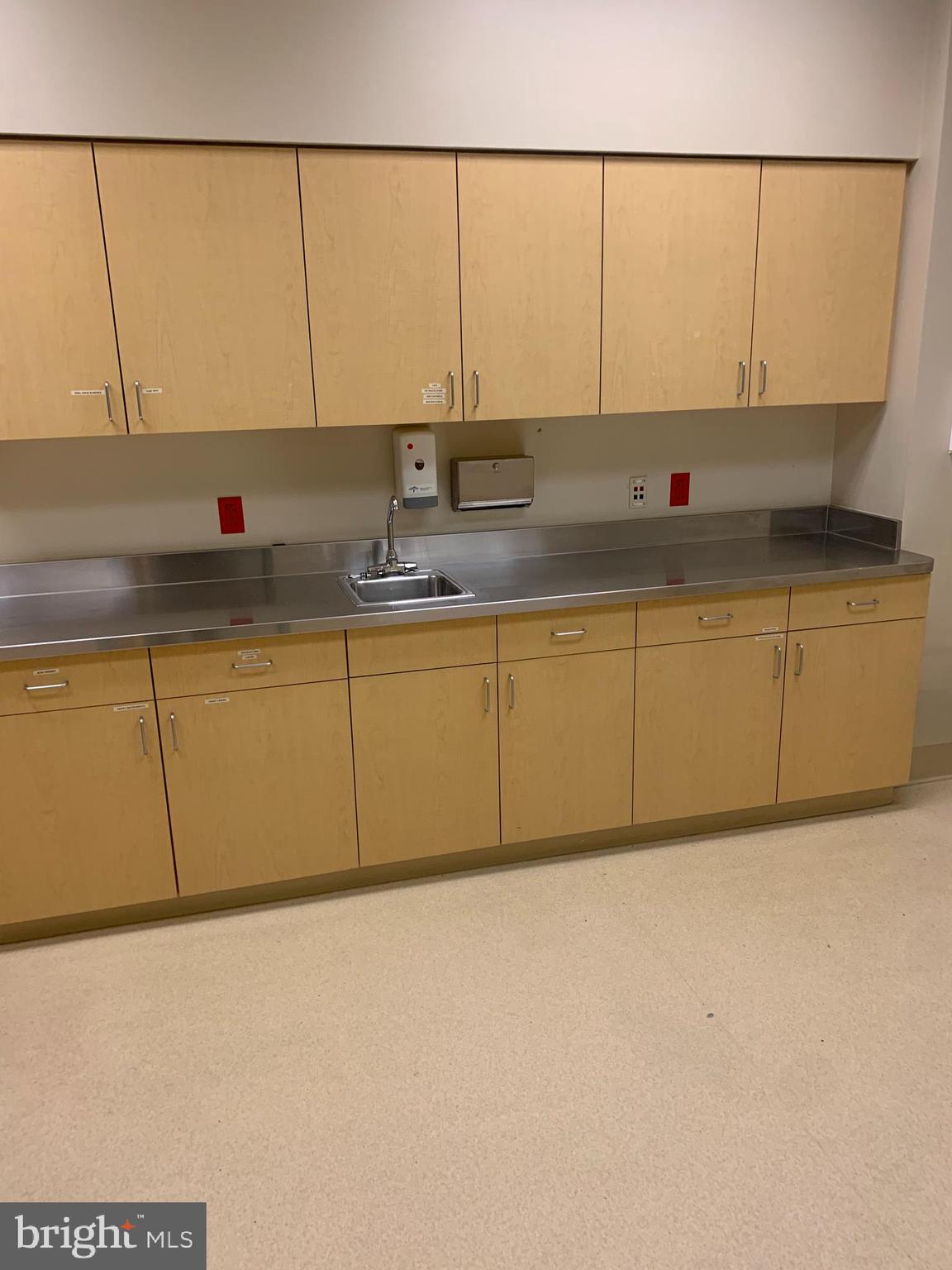 LANCASTER - Commercial Lease