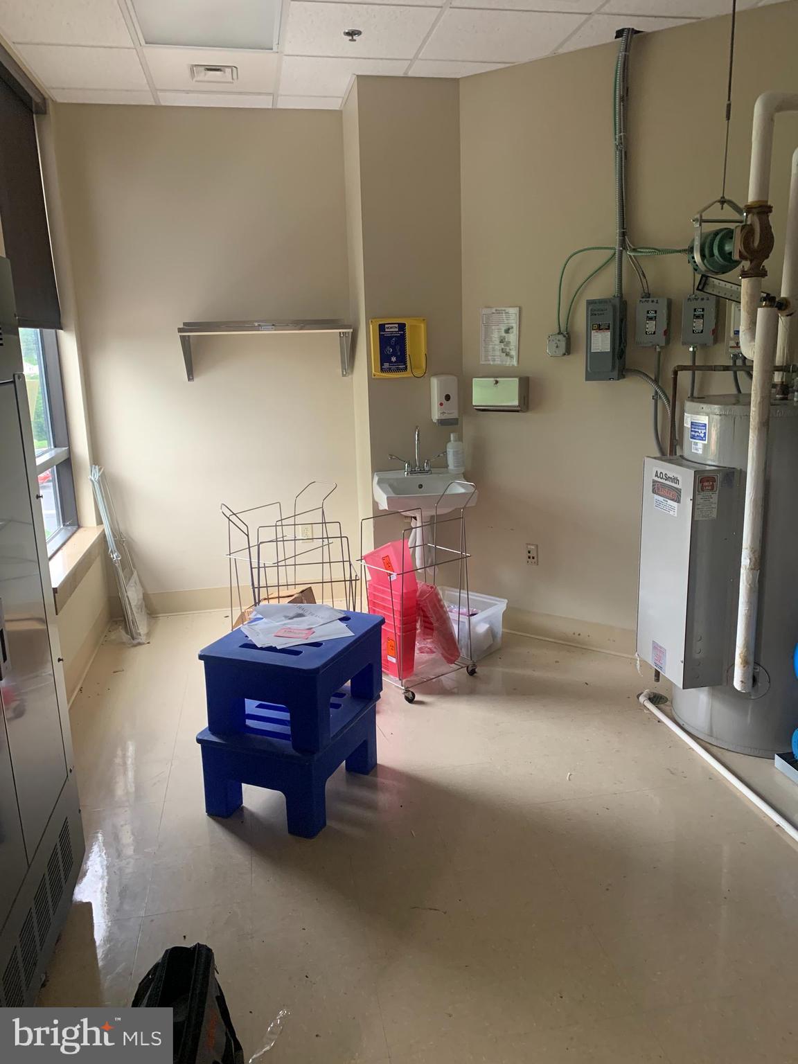 LANCASTER - Commercial Lease