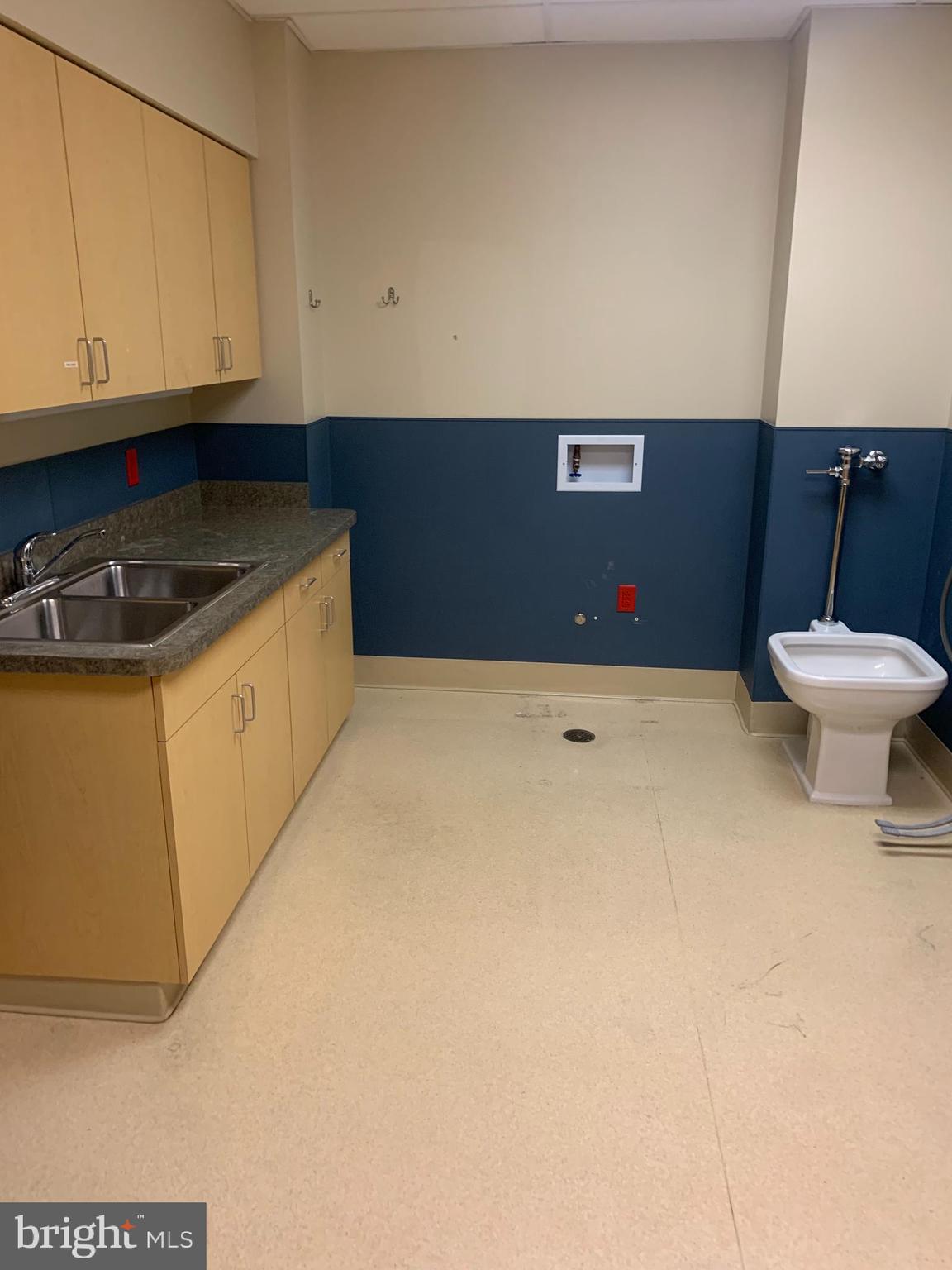 LANCASTER - Commercial Lease