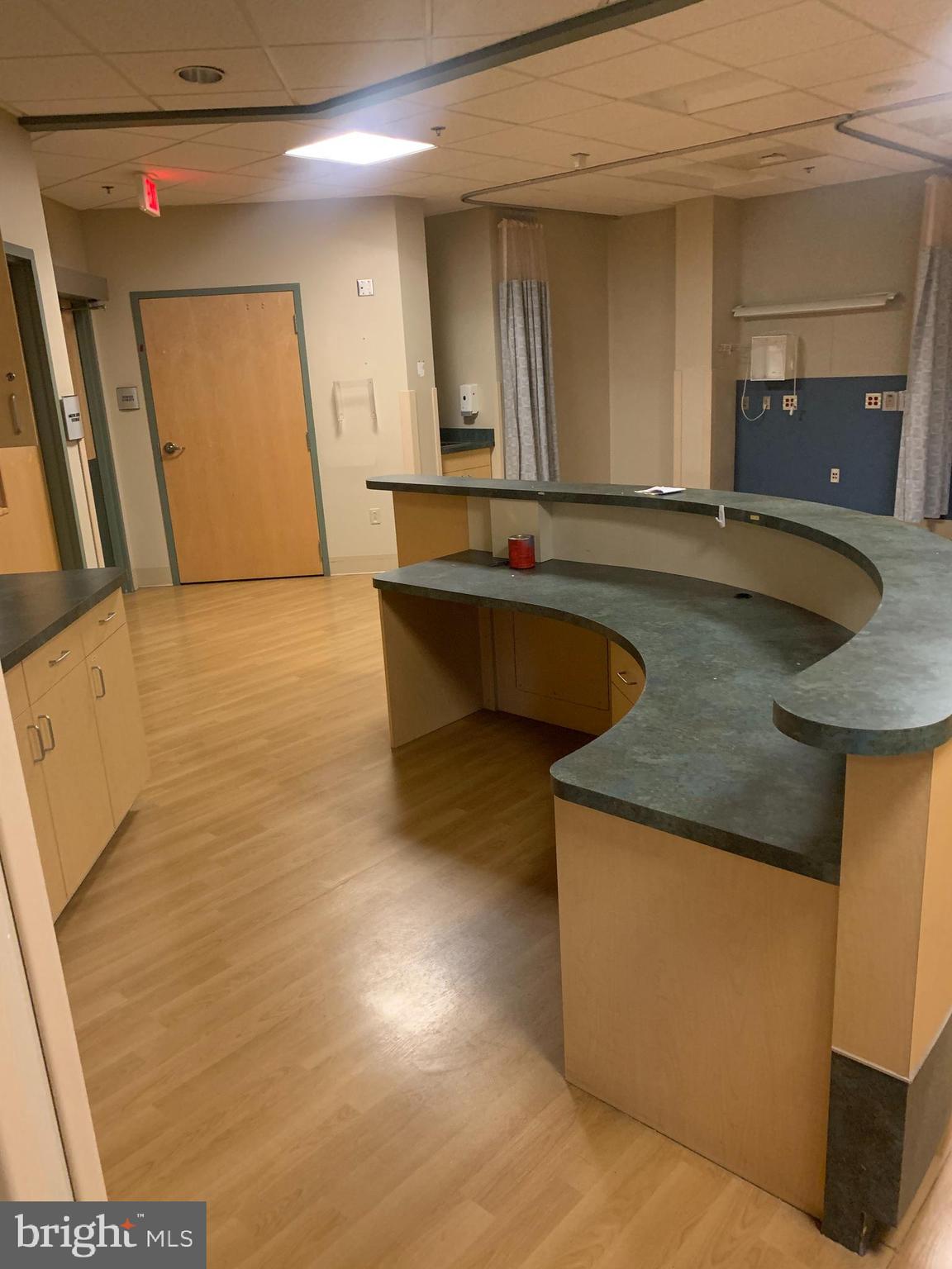 LANCASTER - Commercial Lease