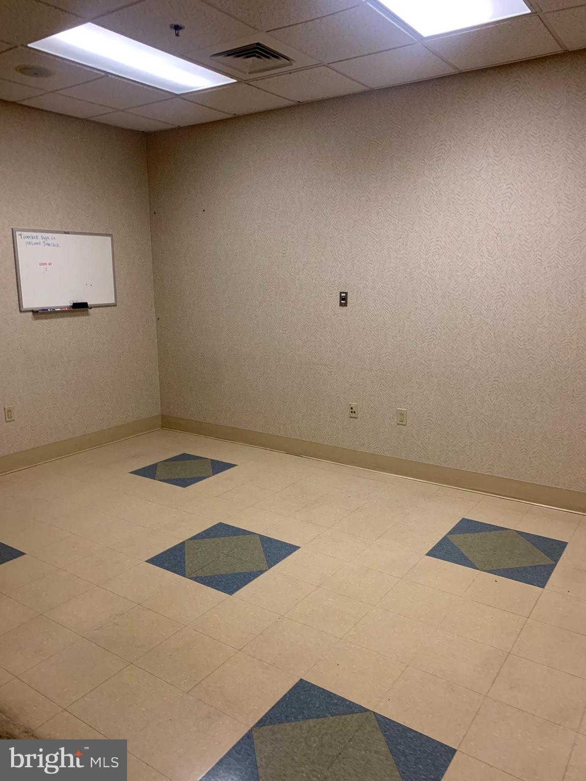 LANCASTER - Commercial Lease