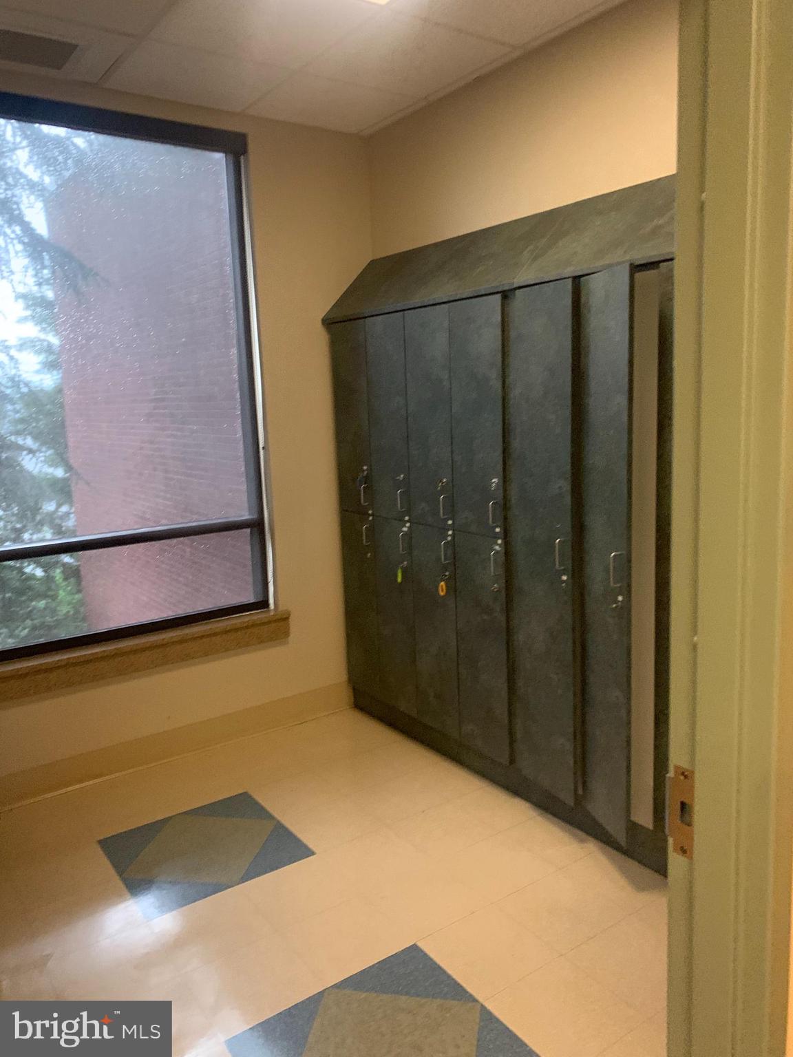 LANCASTER - Commercial Lease