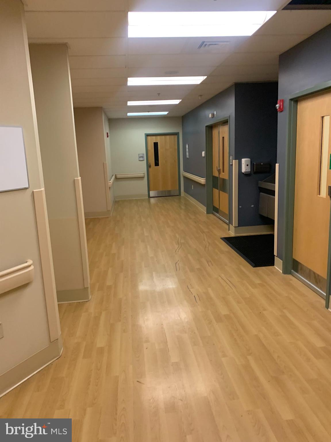 LANCASTER - Commercial Lease