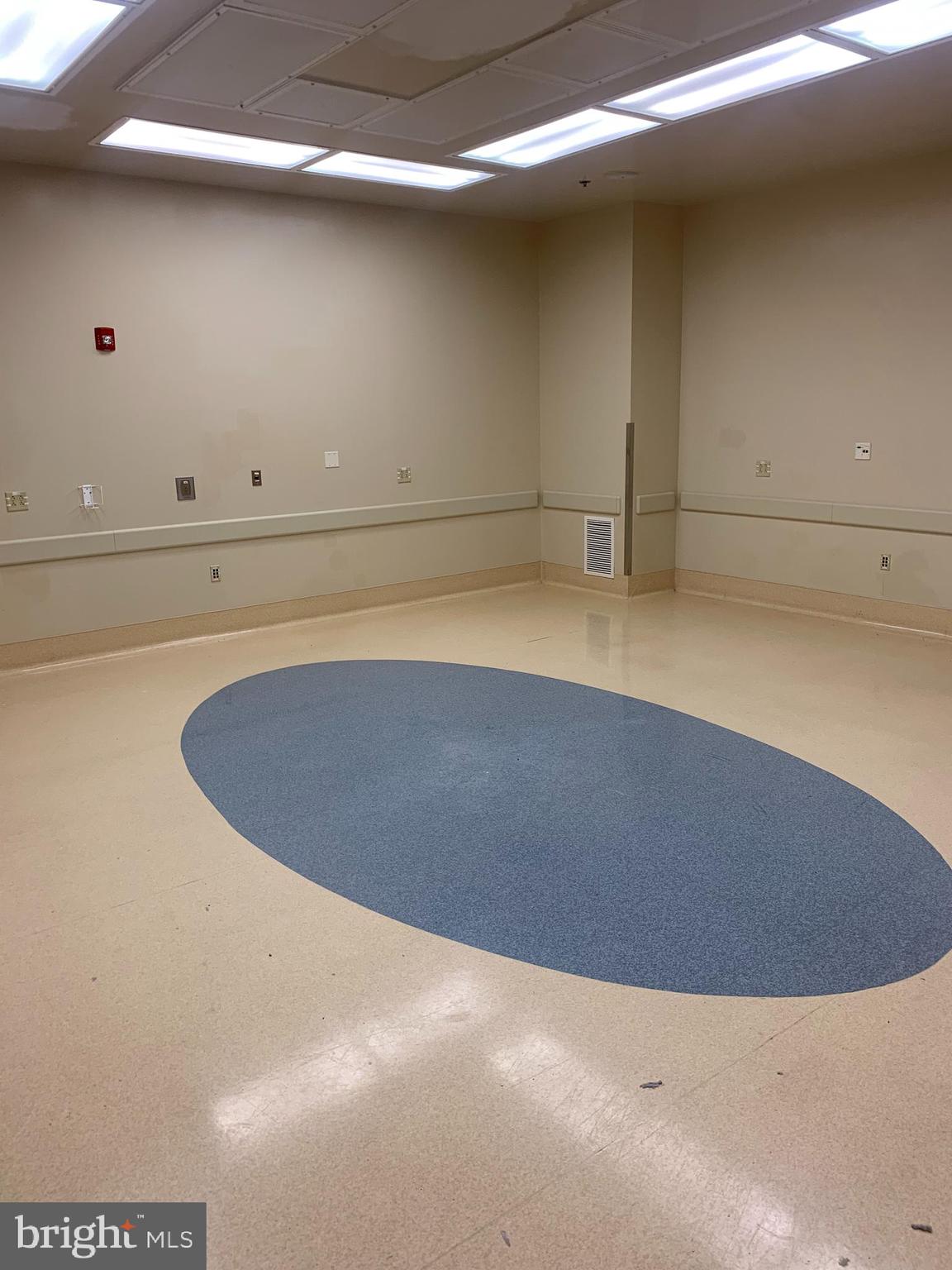 LANCASTER - Commercial Lease