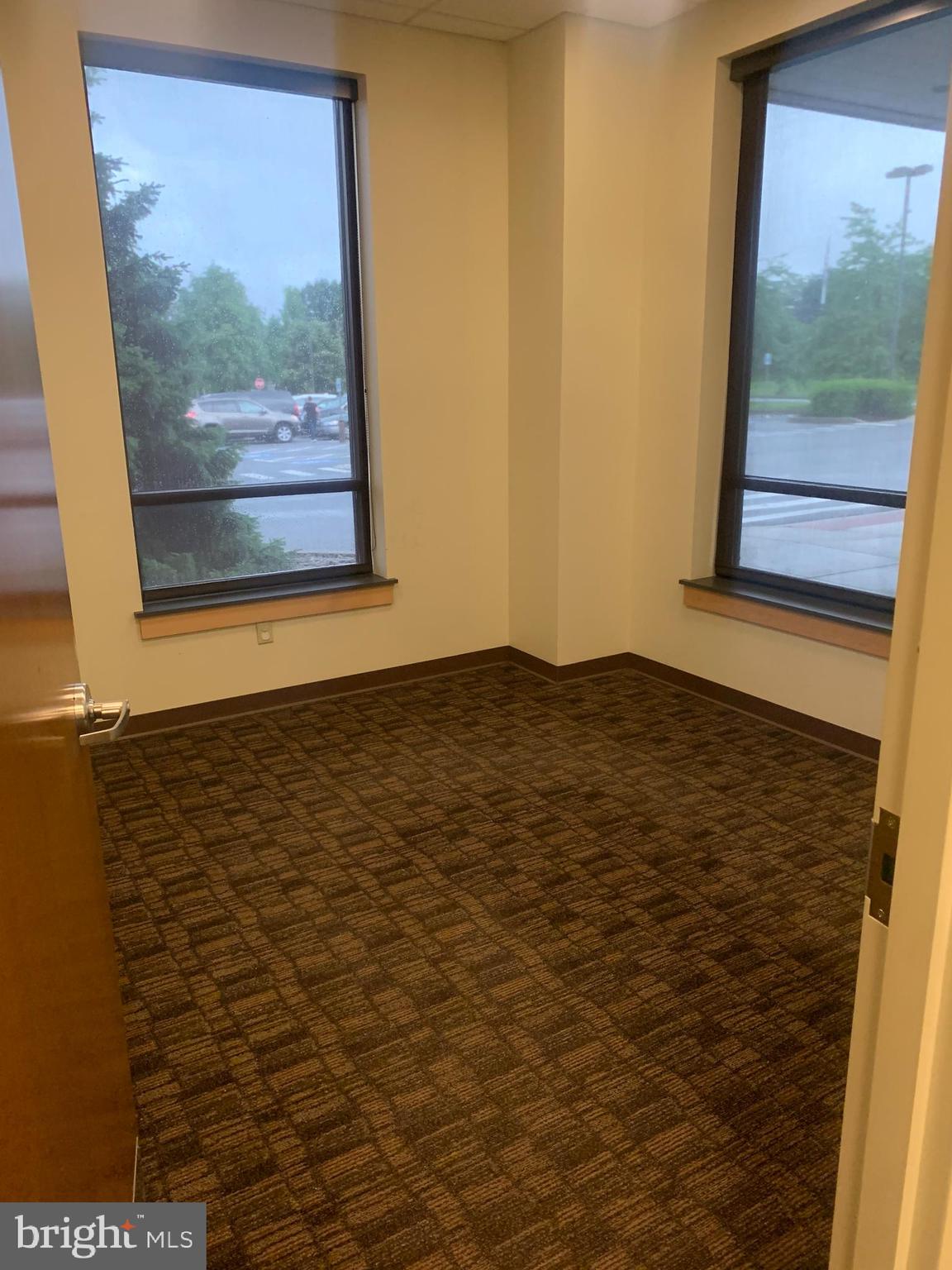 LANCASTER - Commercial Lease