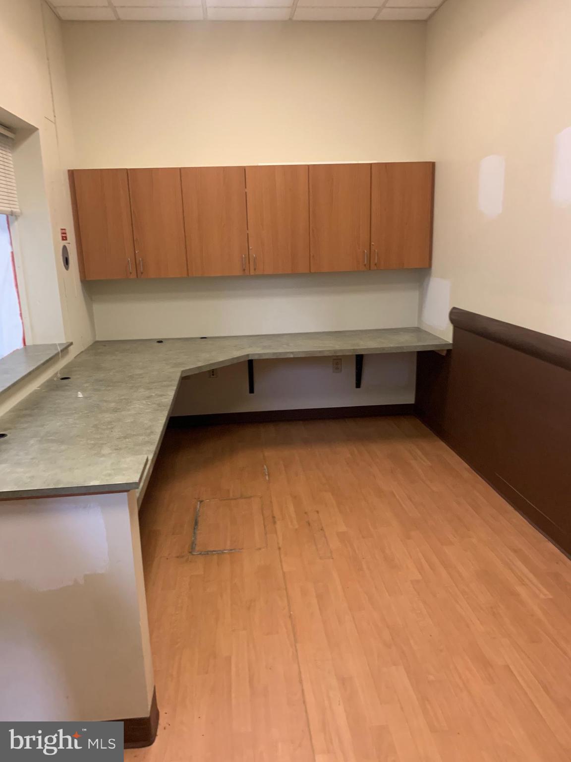 LANCASTER - Commercial Lease