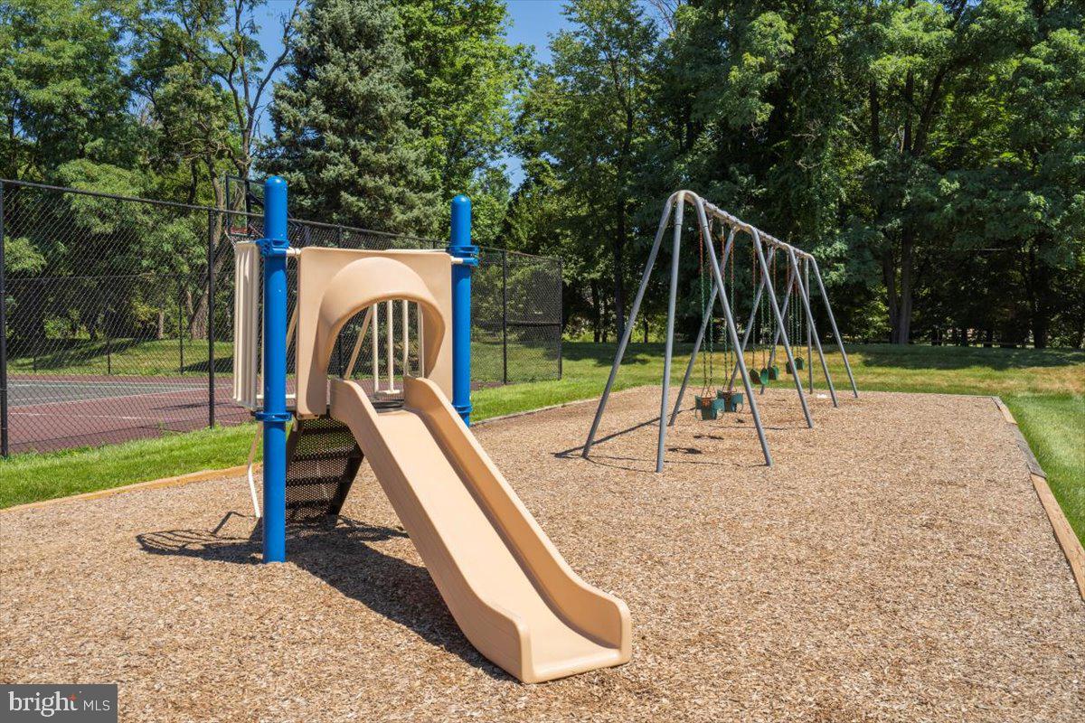 OXFORD OF BLUE BELL - Residential