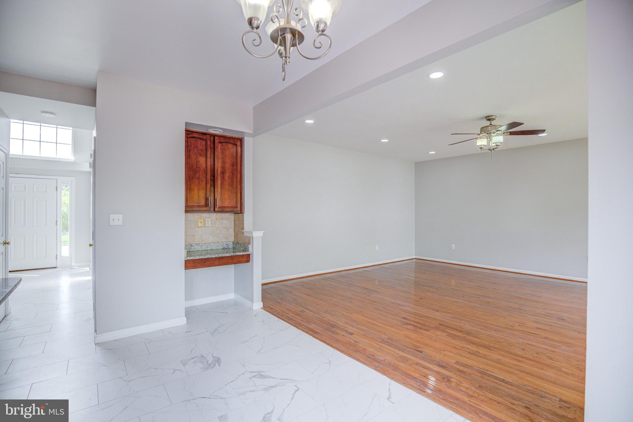 BLOOMS CROSSING - Residential